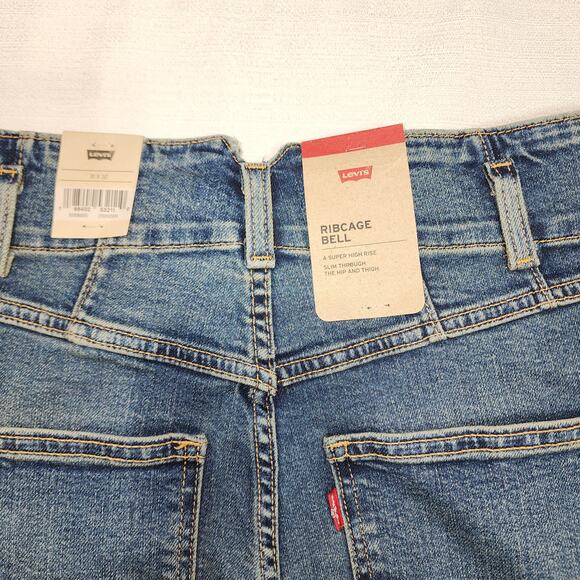 Levi's ribcage Bell super high rise size W31''x L32'' - Picture 10 of 10